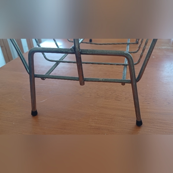 Vintage Retro Gold Record Magazine File Rack Holder With Metal Twisted Detail - Picture 7 of 8